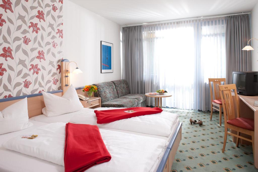 Behringers Freizeit - Und Tagungshotel Гьосвайнщайн Екстериор снимка