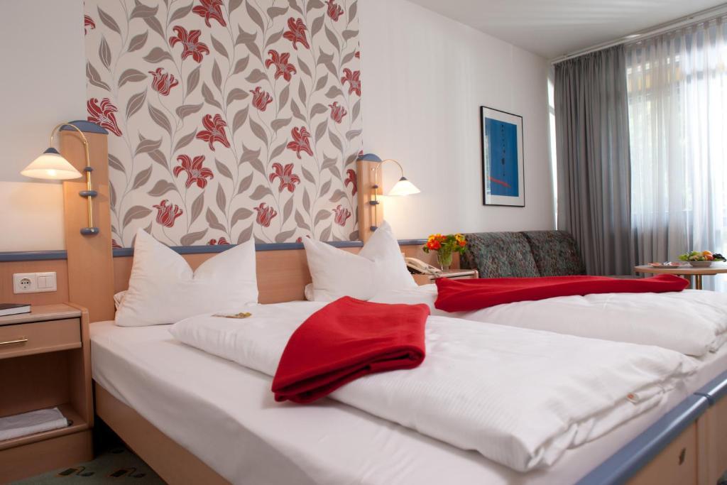 Behringers Freizeit - Und Tagungshotel Гьосвайнщайн Стая снимка