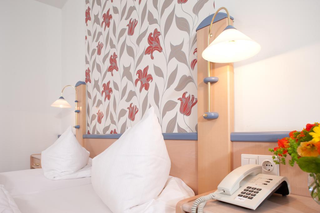 Behringers Freizeit - Und Tagungshotel Гьосвайнщайн Екстериор снимка
